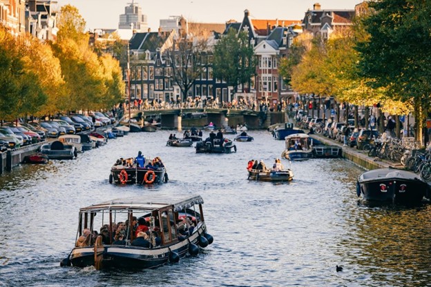 Feiten over Koningsdag in Amsterdam die je Moet Weten voor je Gaat